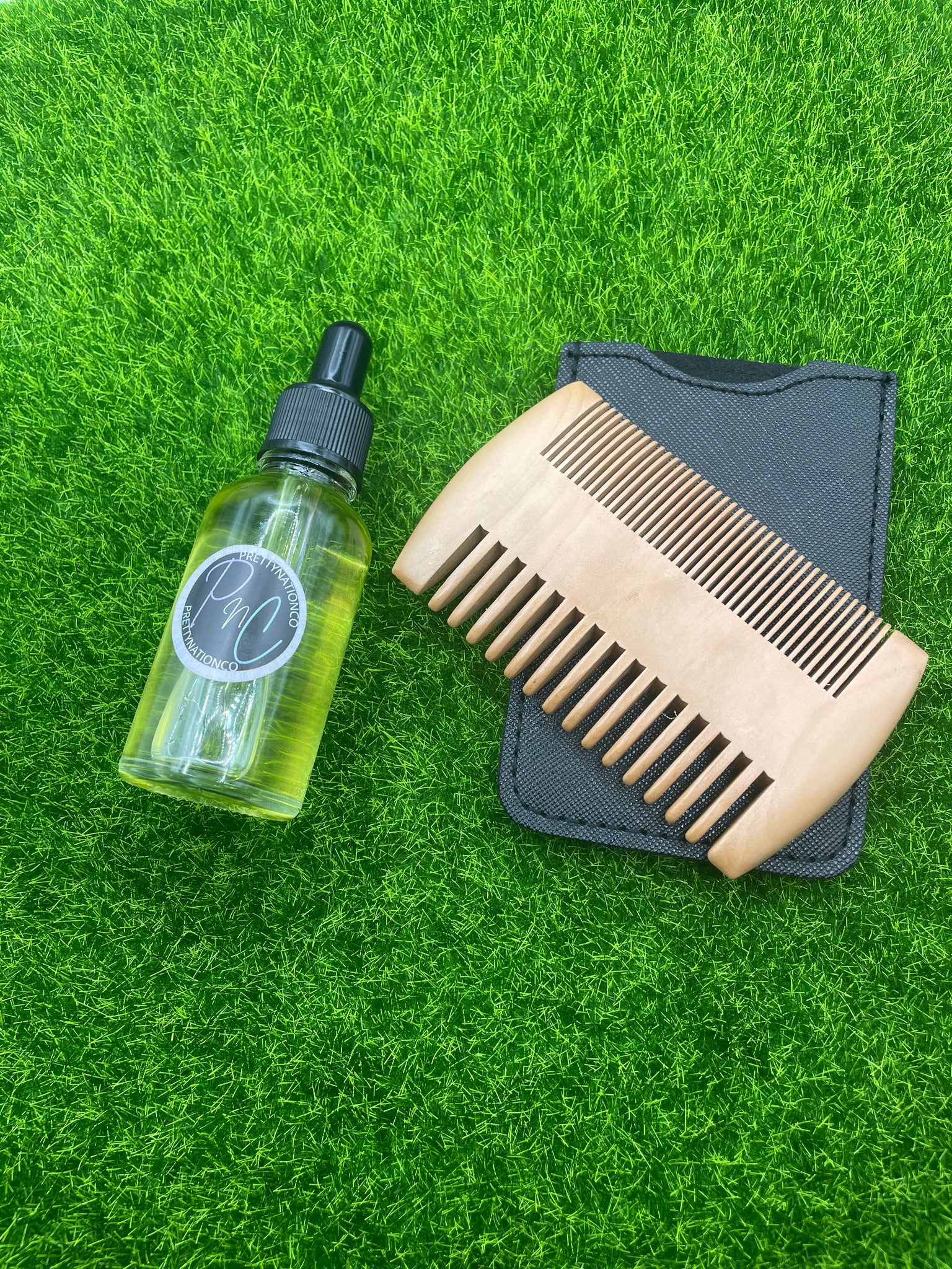 Beard oil w/ comb
